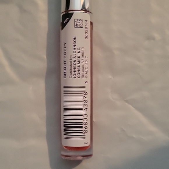 Neutrogena Hydro Boost Hydrating Lip Shine - Bright Poppy with fanny pack - Picture 4 of 7